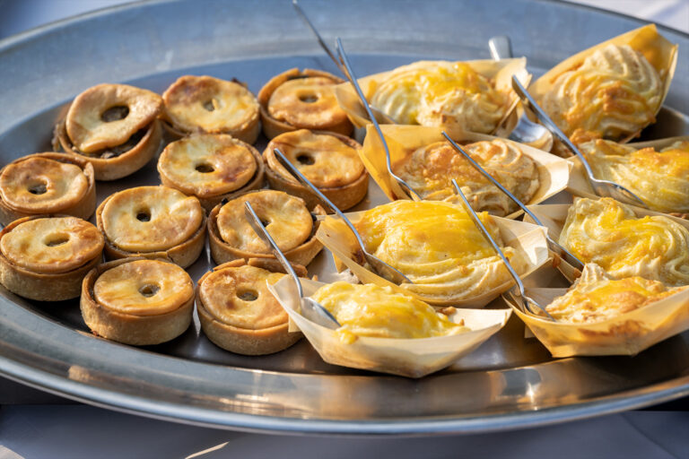 SchlossfestspieleHagenwil_Saison2025_Website_BilderPremiere39Stufen4_20250807_LGu