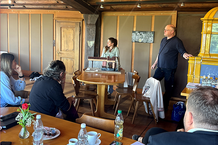 SchlossfestspieleHagenwil_Saison2026-3_NewsGruppenKonzeptionsgespraech-WEB-04_20260505_LGu